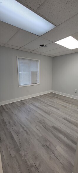 8990-9002 Fern Park Dr, Burke, VA à vendre - Photo du bâtiment - Image 2 de 12