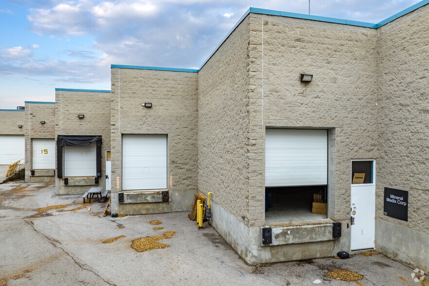 100 Leek Cres, Richmond Hill, ON for lease - Building Photo - Image 3 of 4