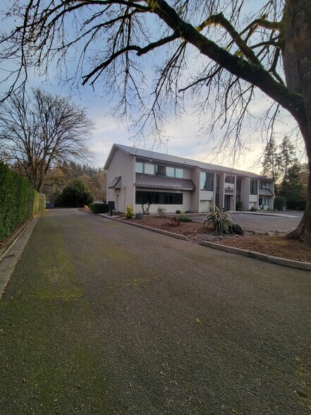 678 Country Club Rd, Eugene, OR à louer - Photo du bâtiment - Image 3 de 5