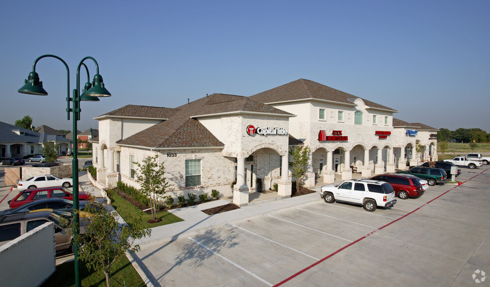 1033 Long Prairie Rd, Flower Mound, TX à louer - Photo du bâtiment - Image 1 de 30