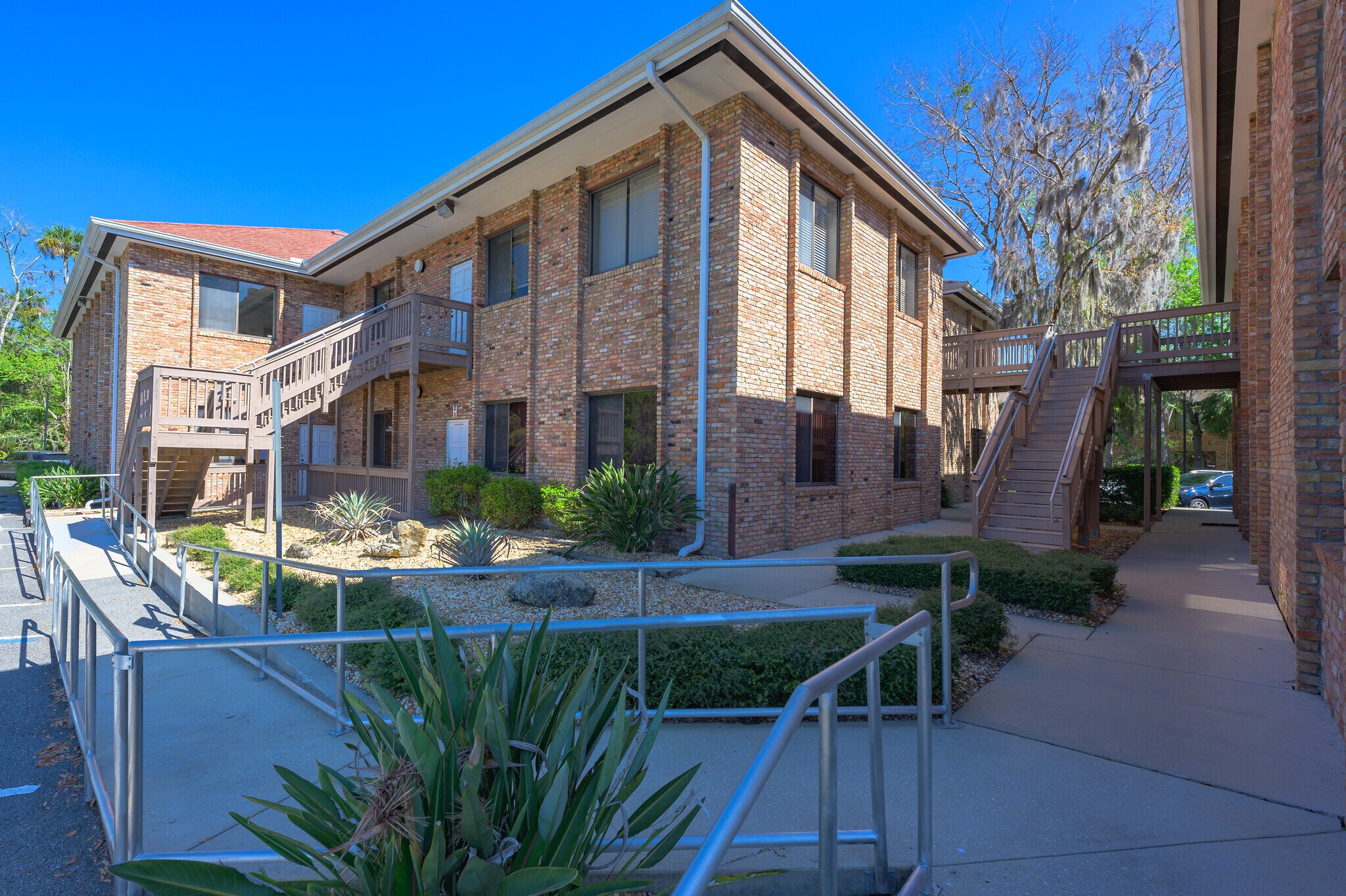 595 W Granada Blvd, Ormond Beach, FL à vendre Photo principale- Image 1 de 27