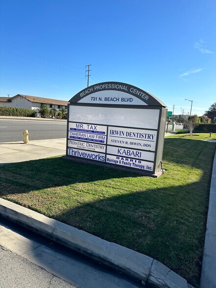 731 N Beach Blvd, La Habra, CA à louer - Photo du bâtiment - Image 2 de 16