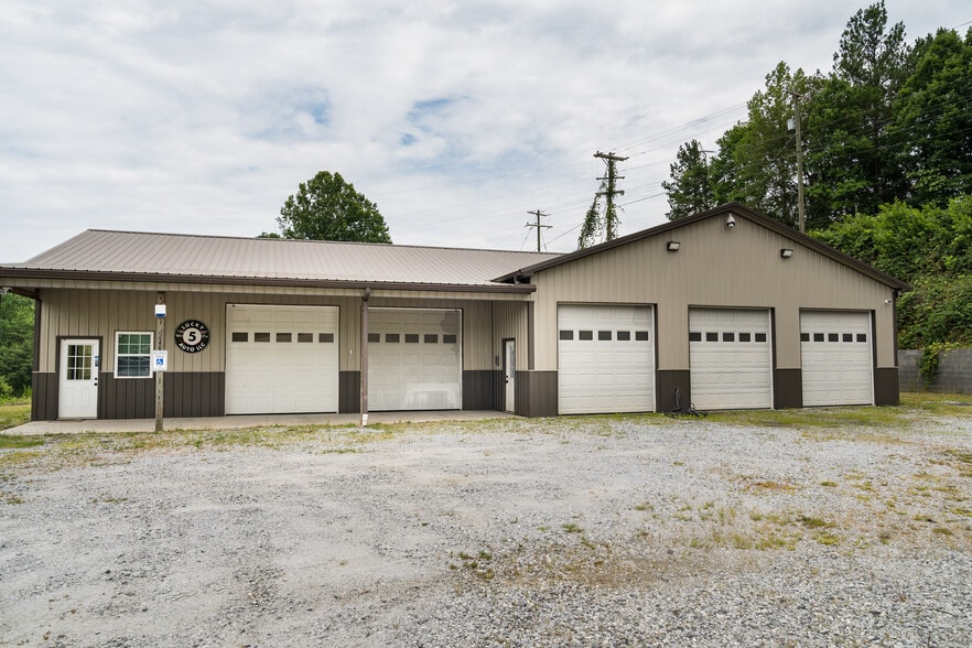 2648 Rainbow Lake Rd, Inman, SC for sale - Primary Photo - Image 1 of 26