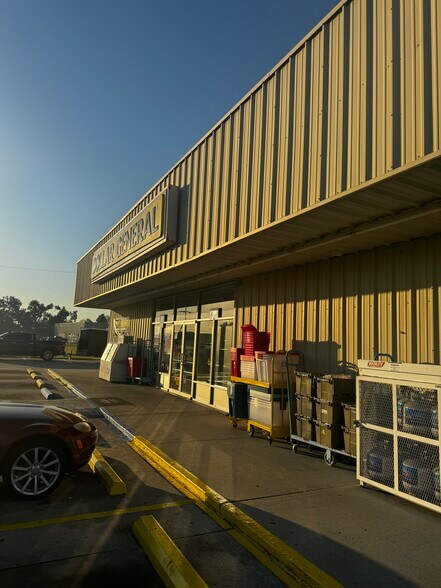 1915 Bayou Blue Rd, Houma, LA à vendre - Photo du bâtiment - Image 2 de 5