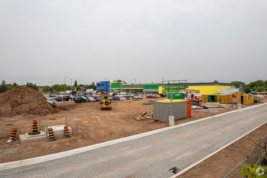 3535 Rebecca St, Oakville, ON for lease - Building Photo - Image 2 of 4