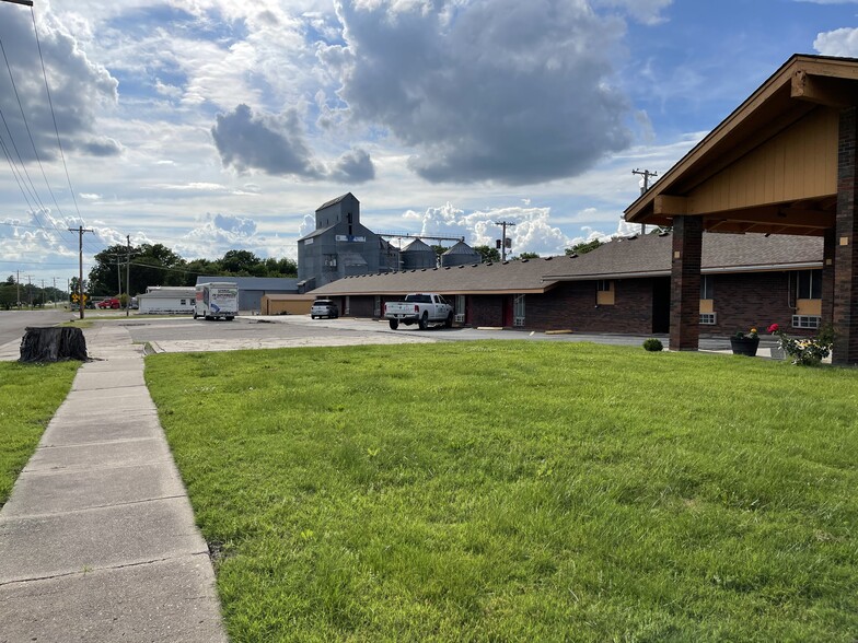 14 N State St, Iola, KS for sale - Building Photo - Image 3 of 21