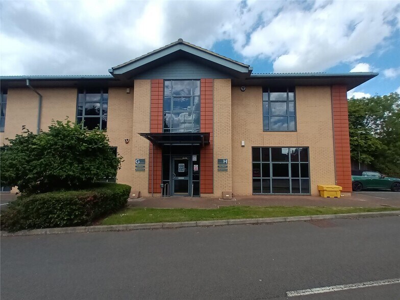 Falcon Dr, Milton Keynes à vendre - Photo du bâtiment - Image 3 de 4