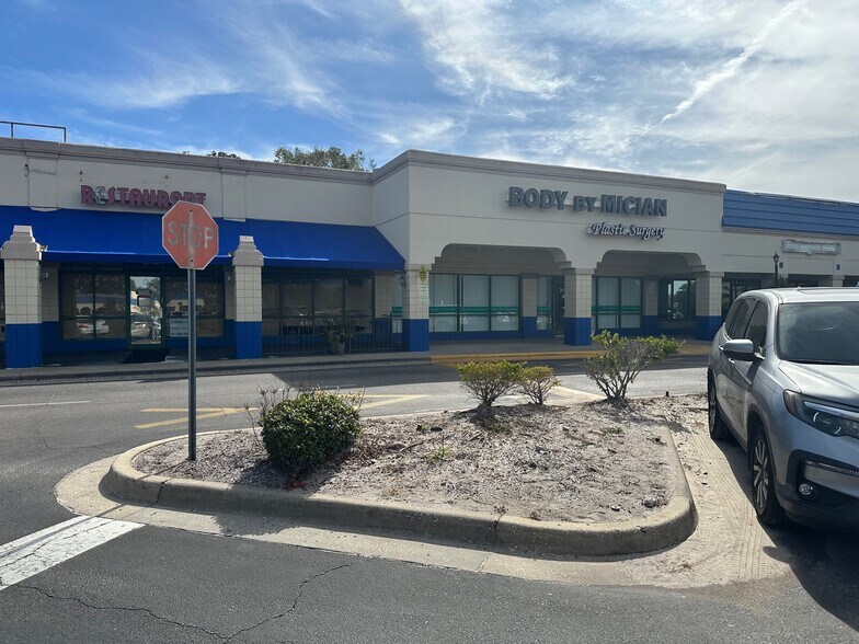 8411-8419 N Dale Mabry Hwy, Tampa, FL à louer - Photo du bâtiment - Image 2 de 33