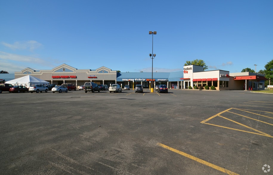709 N Main St, North Syracuse, NY for lease - Building Photo - Image 3 of 5