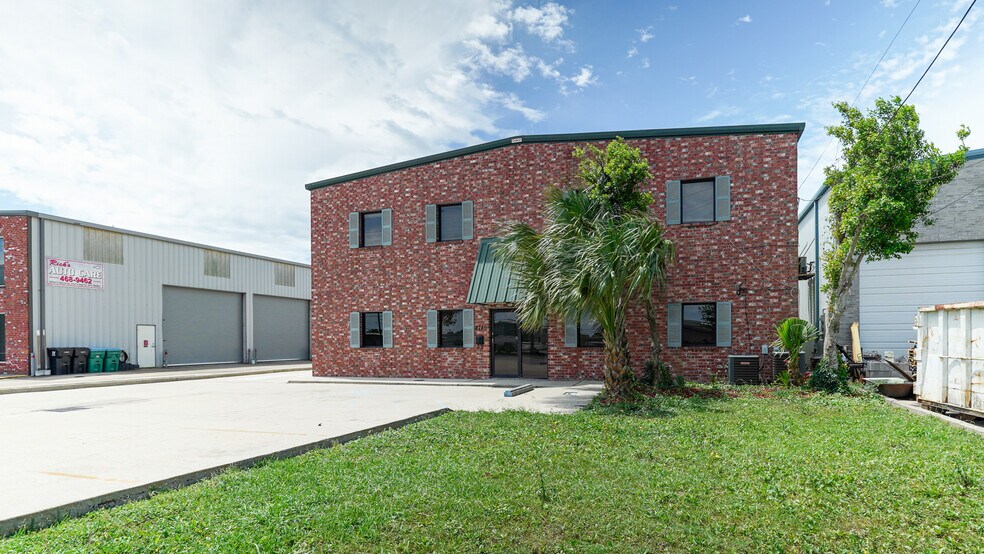 2716 Crestview Dr, Kenner, LA à vendre - Photo du bâtiment - Image 2 de 79