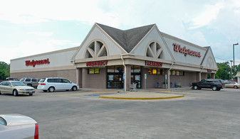 Former Walgreens Offering - Restaurant avec service au volant