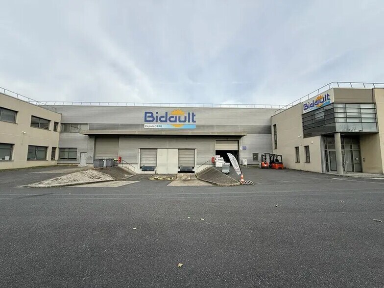 Industriel dans Gennevilliers à louer - Photo du bâtiment - Image 1 de 12