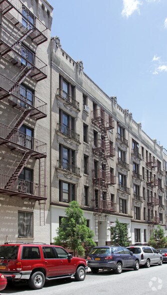 561 W 174th St, New York, NY à vendre - Photo du bâtiment - Image 2 de 2