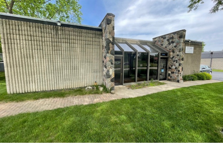 21500 W Greenfield Ave, New Berlin, WI for sale Building Photo- Image 1 of 1