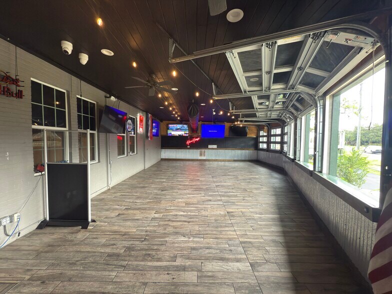 3419 Alternate 19, Palm Harbor, FL à vendre - Photo du bâtiment - Image 2 de 9