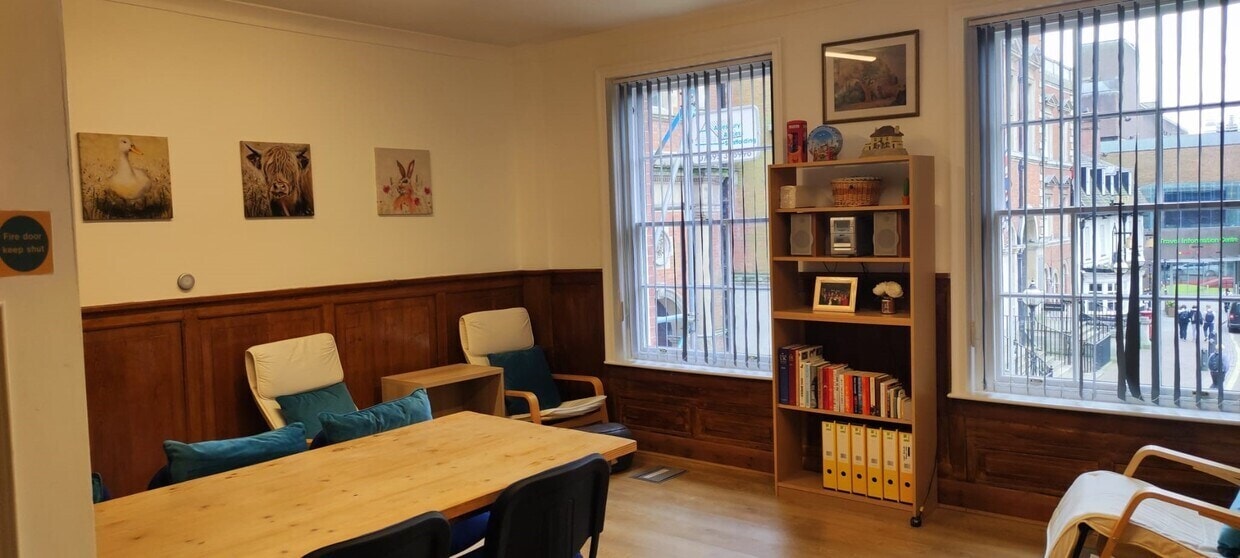 34 Market Sq, Aylesbury à louer Photo intérieure- Image 1 de 2