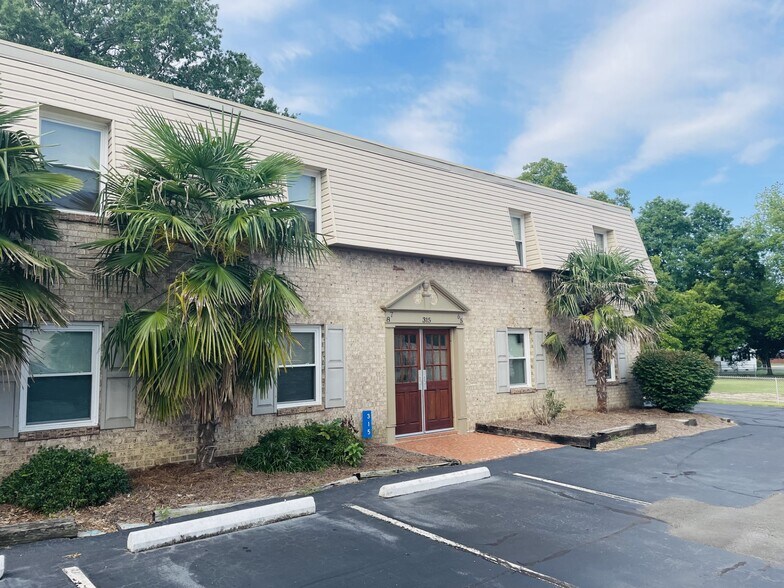 325 Hall Ln, Pineville, NC à vendre - Photo principale - Image 2 de 10