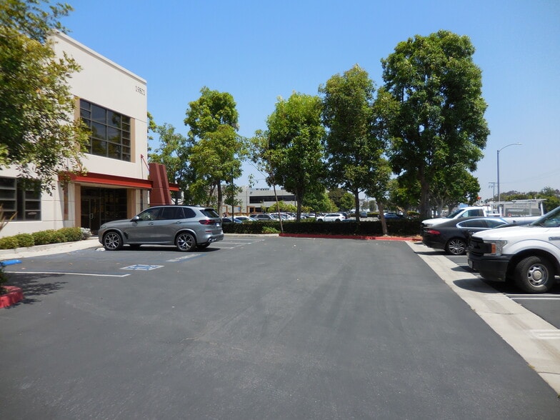 19801 Hamilton Ave, Torrance, CA for lease - Building Photo - Image 3 of 27