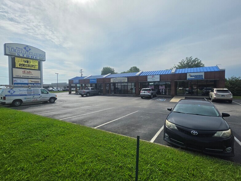 921 S Willow Ave, Cookeville, TN à louer - Photo du bâtiment - Image 1 de 2