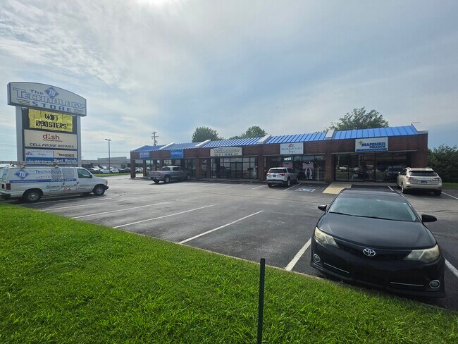 Plus de détails pour 921 S Willow Ave, Cookeville, TN - Commerce de détail à louer