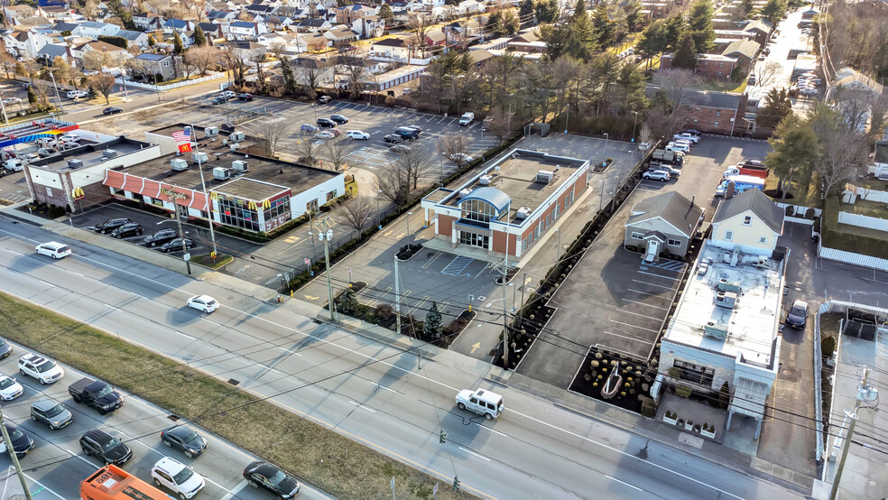 284 N Broadway, Hicksville NY - Drive Through Restaurant