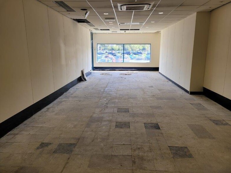 Bargarran Sq, Erskine for lease - Building Photo - Image 3 of 6