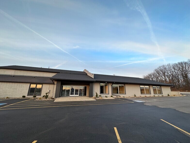 443-445 Turkeyfoot Lake Rd, Akron, OH for lease - Building Photo - Image 2 of 2