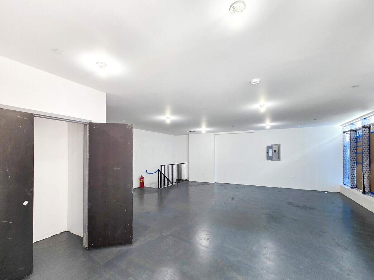 717 Grand St, Brooklyn, NY 11211 - Unit Retail - - Interior Photo - Image 2 of 4