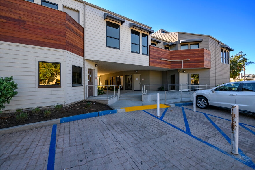 725 W La Veta Ave, Orange, CA à louer - Photo principale - Image 1 de 20