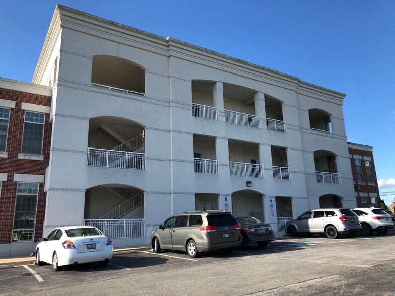 105 Centennial St, La Plata, MD à vendre - Photo du bâtiment - Image 3 de 4