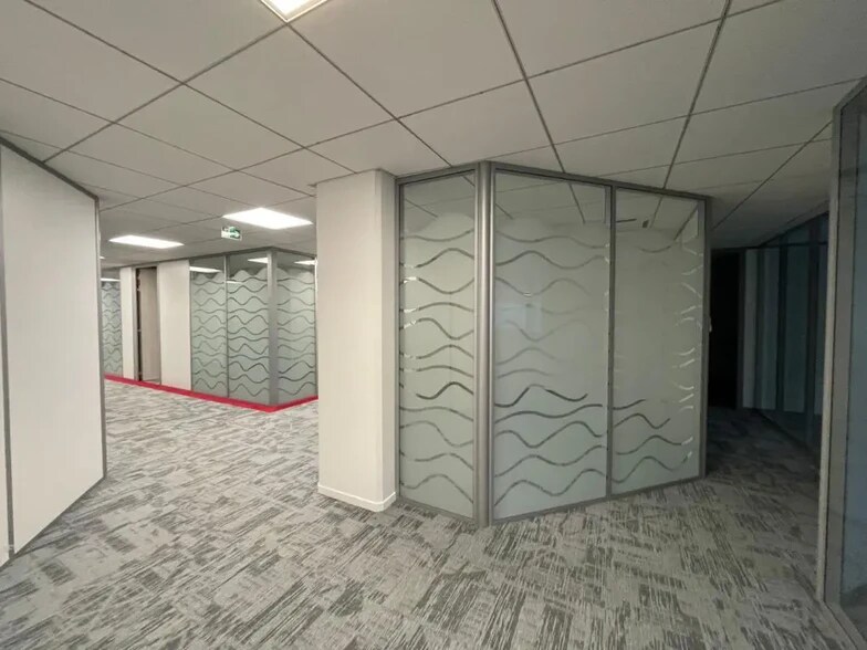 Office in Meudon for lease - Interior Photo - Image 3 of 5