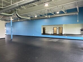 2158-2168 N Randall Rd, Carpentersville, IL for lease Interior Photo- Image 2 of 9