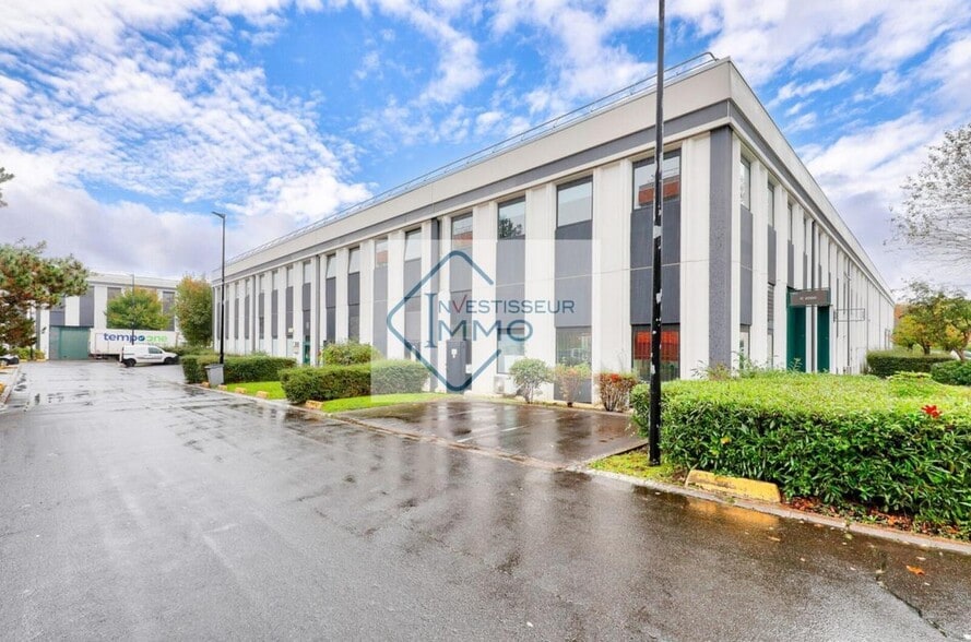 Flex in Verrières-le-Buisson for lease - Building Photo - Image 2 of 5