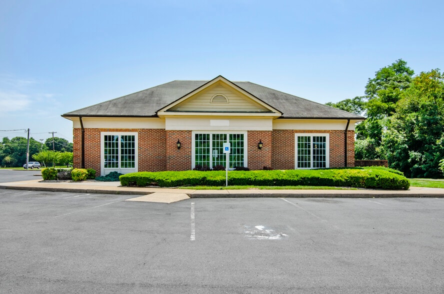 488 Frontier Dr, Staunton, VA for sale - Primary Photo - Image 2 of 33