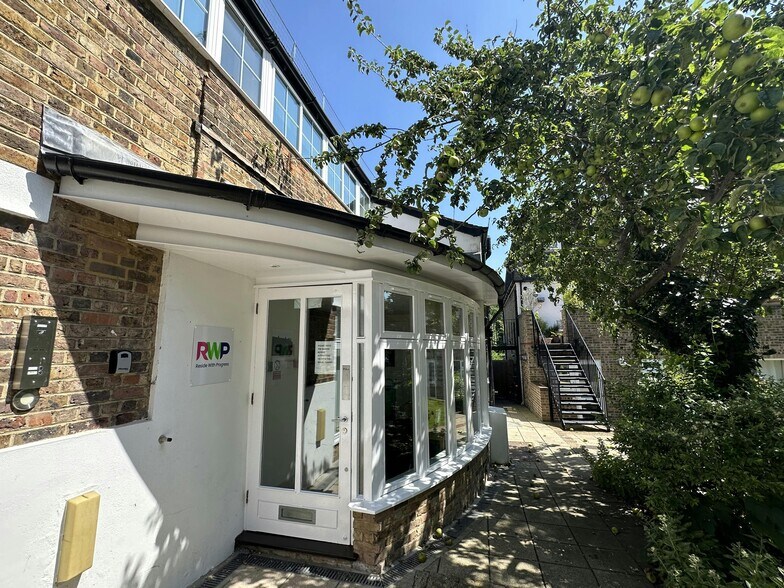 18 Lower Teddington Rd, Kingston Upon Thames à vendre - Photo du bâtiment - Image 3 de 9