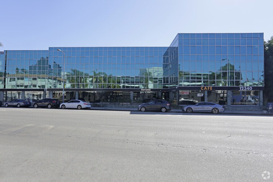 12340 Santa Monica Blvd, Los Angeles, CA à louer - Photo du bâtiment - Image 2 de 15