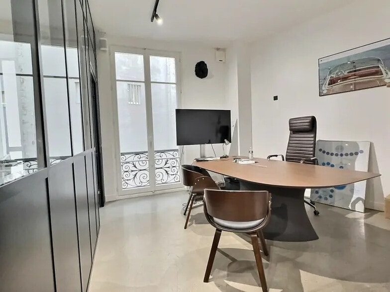 Office in Paris for lease - Interior Photo - Image 3 of 6