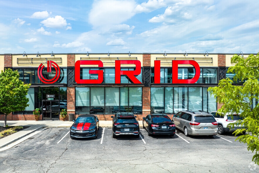 12022 Blue Valley Pky, Overland Park, KS for lease - Building Photo - Image 1 of 24