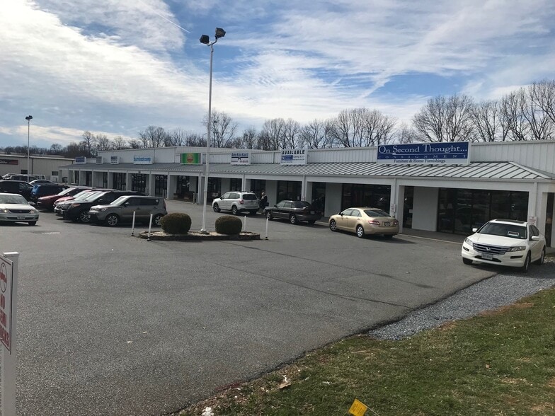 17860 Forest Rd, Forest, VA for lease - Building Photo - Image 2 of 9