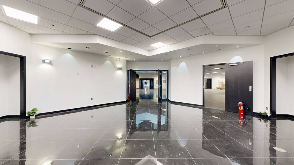 5300 Crosswind Dr, Columbus, OH for lease - Matterport 3D Scan - Image 3 of 38