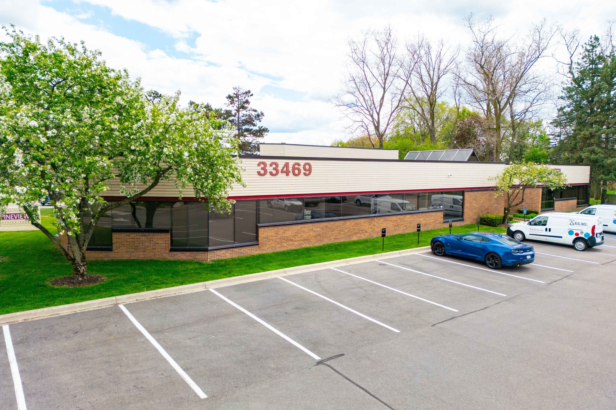 33469 W 14 Mile Rd, Farmington Hills, MI à louer Photo principale- Image 1 de 9