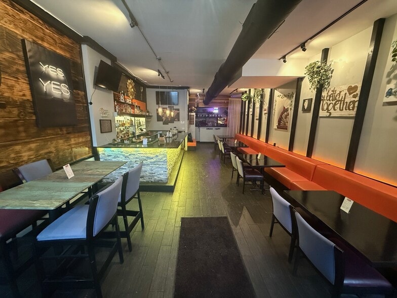 1421 W Chicago Ave, Chicago, IL à louer - Photo du bâtiment - Image 2 de 8