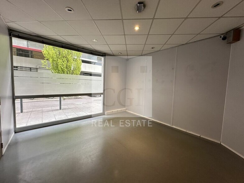 Retail in Grenoble for sale - Interior Photo - Image 3 of 6