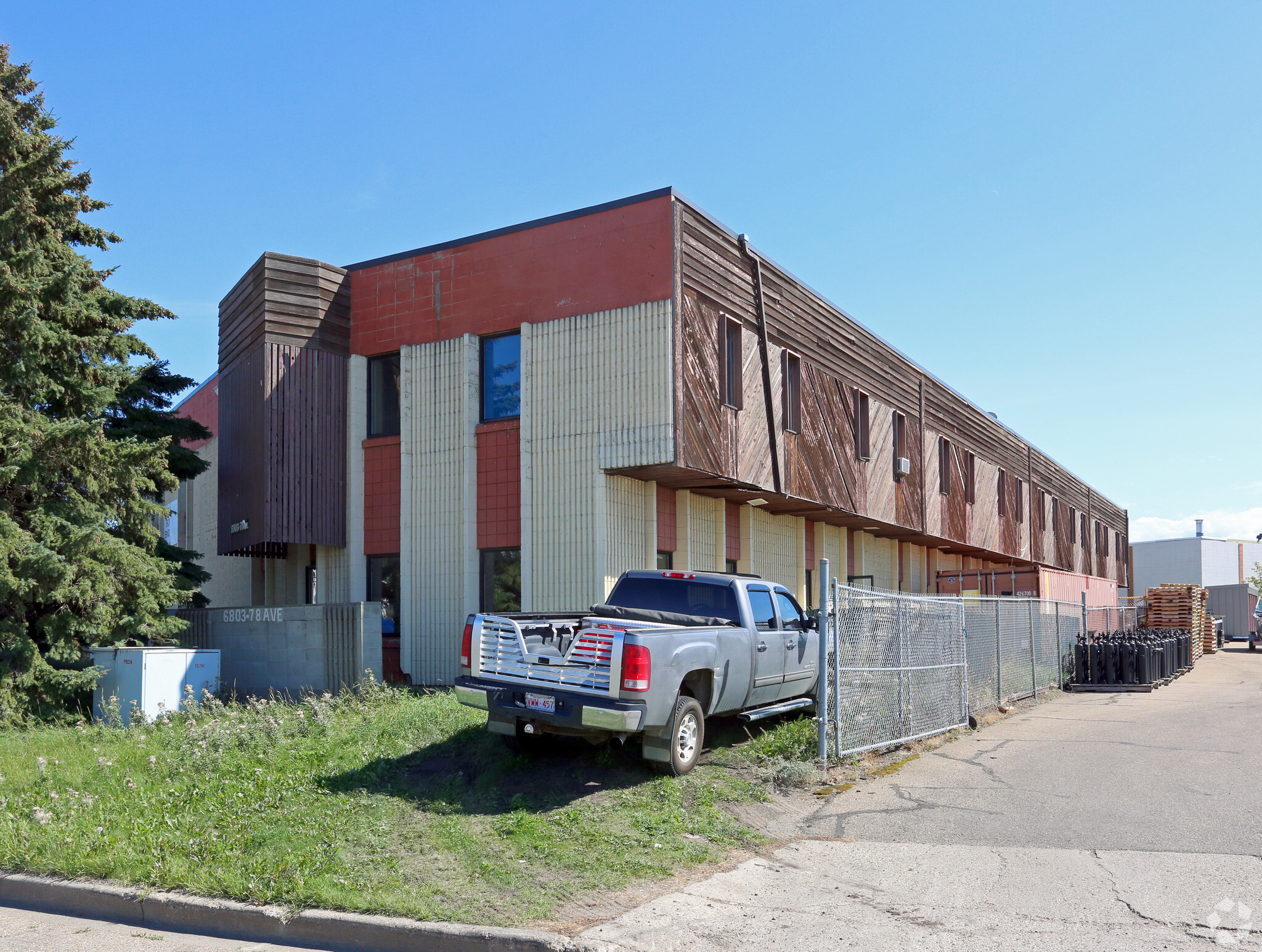 6803 78th Ave NW, Edmonton, AB for sale Primary Photo- Image 1 of 1