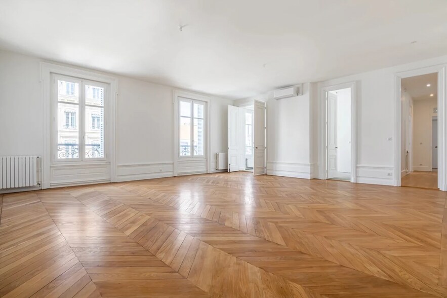 4 Rue Tronchet, Paris à louer - Photo du bâtiment - Image 2 de 5