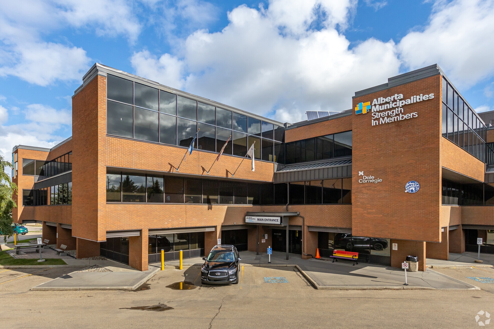 8616 51st Ave NW, Edmonton, AB for lease Primary Photo- Image 1 of 3