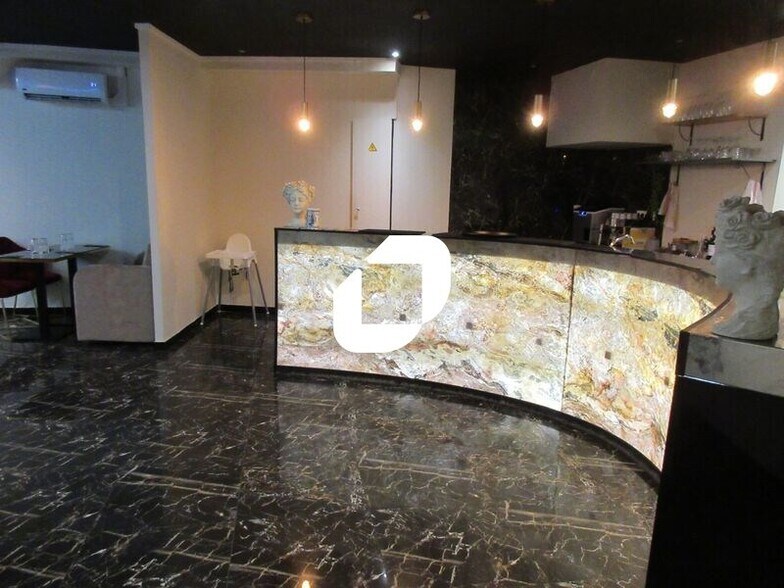 Commerce de détail dans Versailles à louer - Photo intérieure - Image 1 de 2