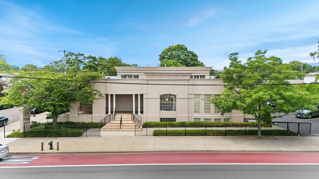 Plus de détails pour 2777 Hylan Blvd, Staten Island, NY - Bureau à vendre