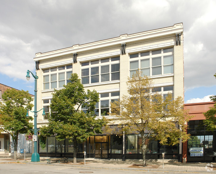 733-737 Main St, Buffalo, NY for lease - Primary Photo - Image 1 of 6