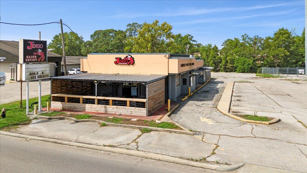 425 N Main Rd, Vidor, TX à vendre - Photo du bâtiment - Image 1 de 31